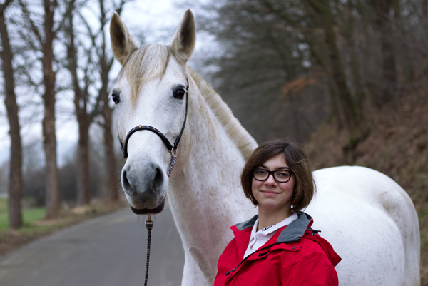 Zarah mit ihrem neuen Schauhalfter aus dem Hause ANIMAL STYLE von Birgit Lapsien. Foto: privat